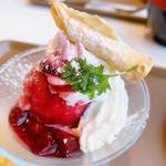 レアチーズケーキとカシスのパフェ（ランチバイキング）(ラ・ベランダ アパホテル 広島駅前大橋)