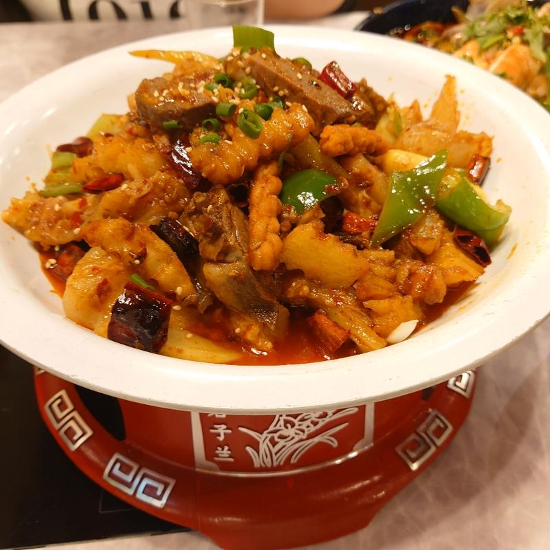 牛筋の四川風味小鍋(逸品火鍋 四季海岸)