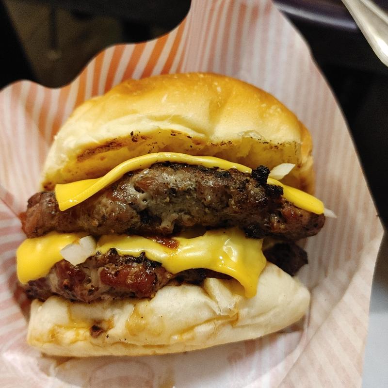 ダブルベーコンチーズバーガー(ゴーディーズ  （GORDIE’S ）)