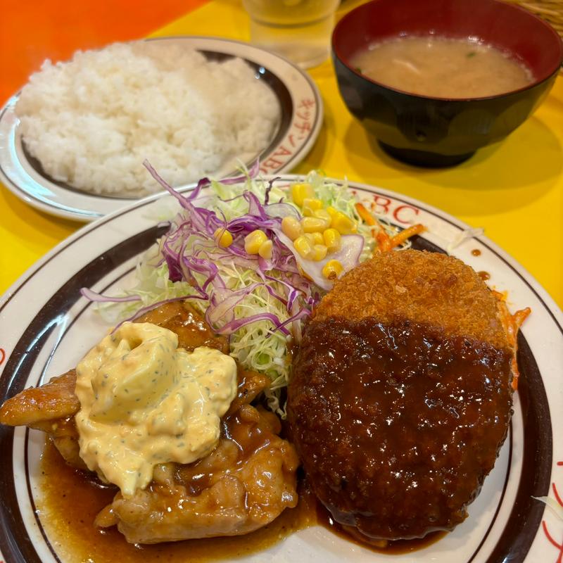 チキンソテーと牛肉コロッケ盛り合わせ(キッチンABC 池袋東口店 （キッチン エービーシー）)