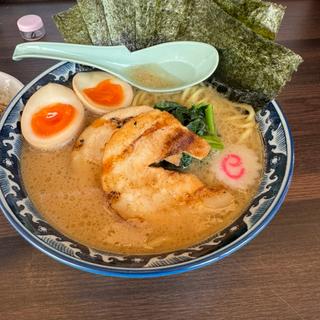 濃厚豚骨醤油ラーメン(麺屋 武士道 八千代店)