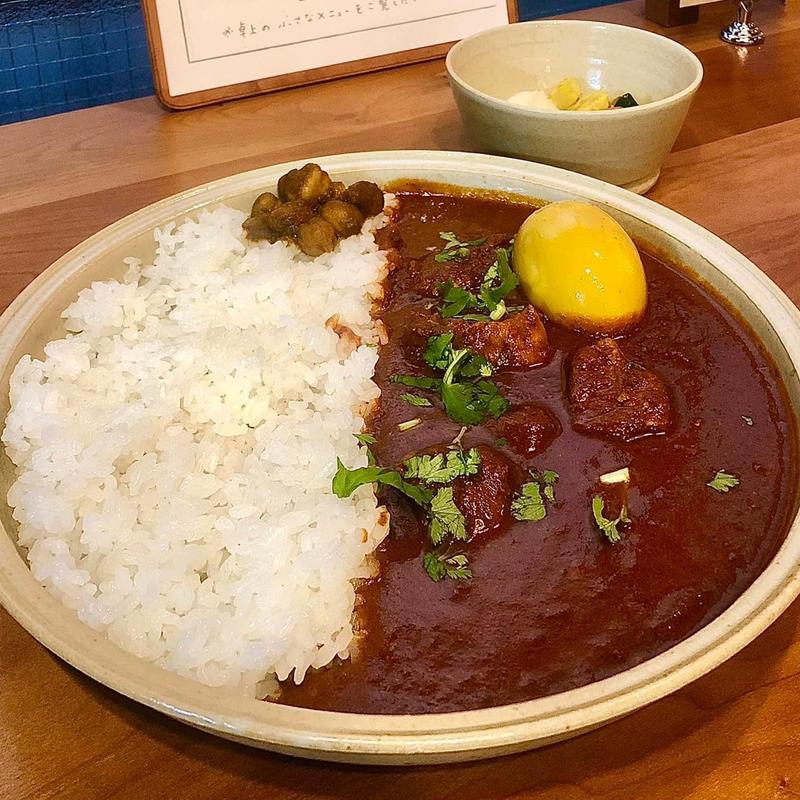 ポークビンダルー+煮卵(カレーショップ フェンネル)