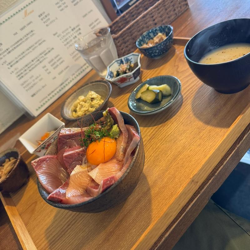 ブリの漬け丼定食(燦燦 cafe)