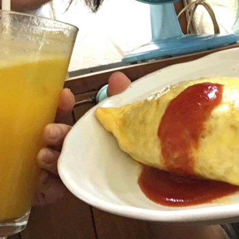 中から黄身がとろ〜り　オムライス750円(お好み焼き 双月 )