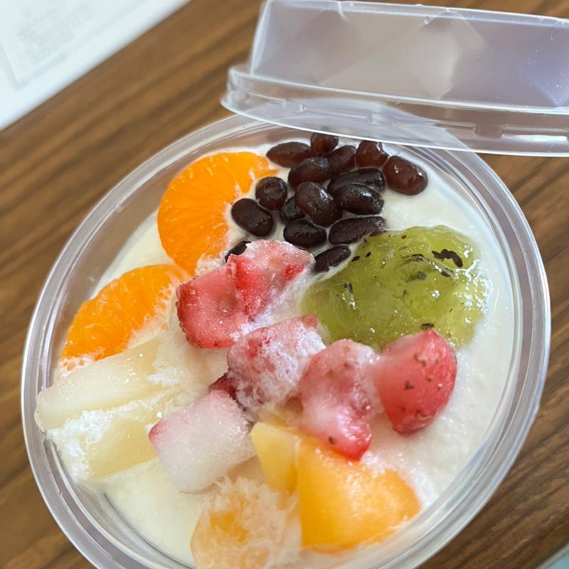 たっぷりフルーツのしろくま(ファミリーマート 港砂美町店)