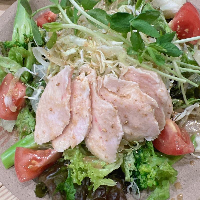 サラダ(炭火焼鶏ぱんださん)