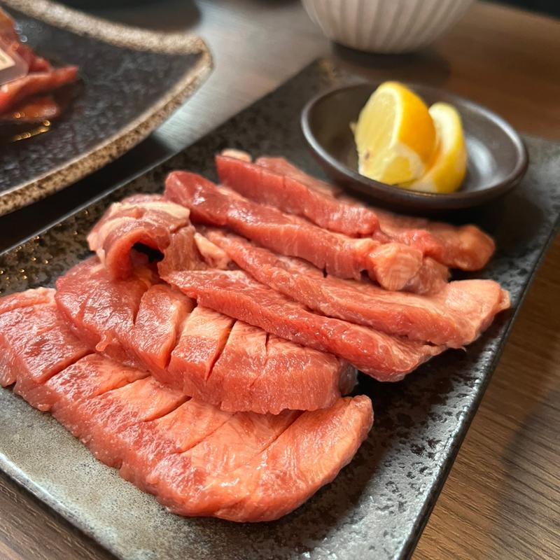 (炭火焼肉 はじめや 蔵王牛赤身と豚ホルモン)