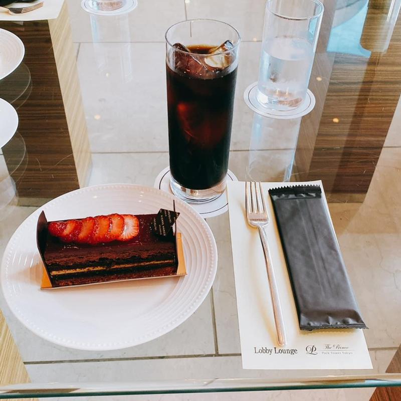 チョコレートケーキ(ザ プリンス パークタワー東京 バンケットホール入口（レストラン、宴会場）東入口)