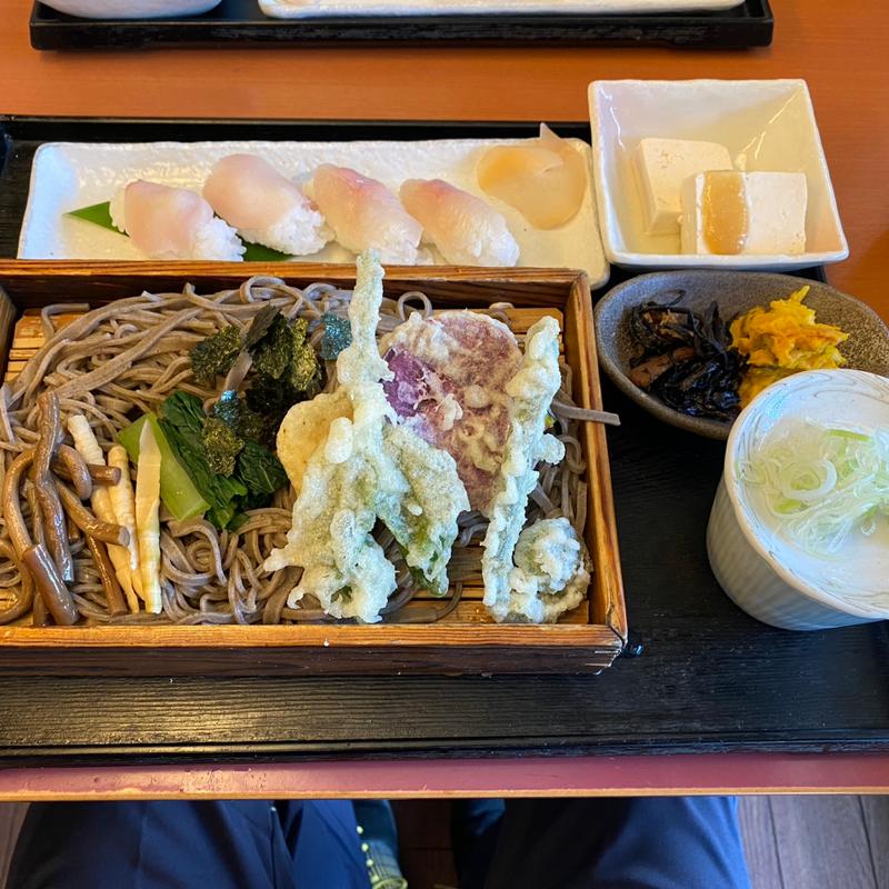 いわなのにぎり付き山菜そば定食(五箇山 旬菜工房 いわな)