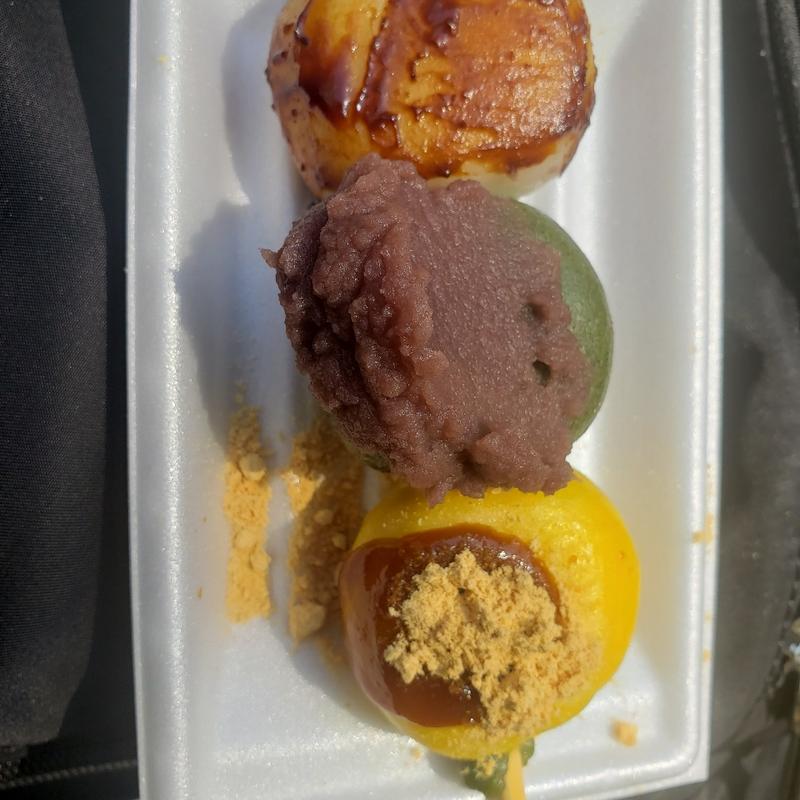 三色団子(湧水茶屋 一休 ひとやすみ)