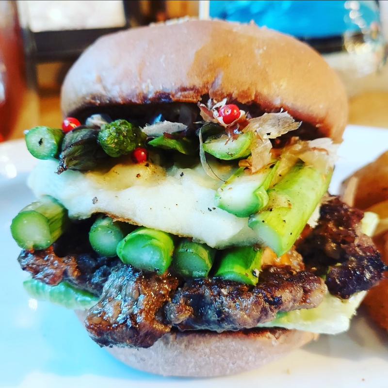 アスパラガスバーガー(アオラニカフェ)