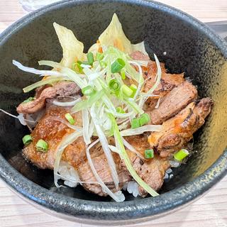 牛カルビのステーキソース丼(ラーメン専科 竹末食堂)