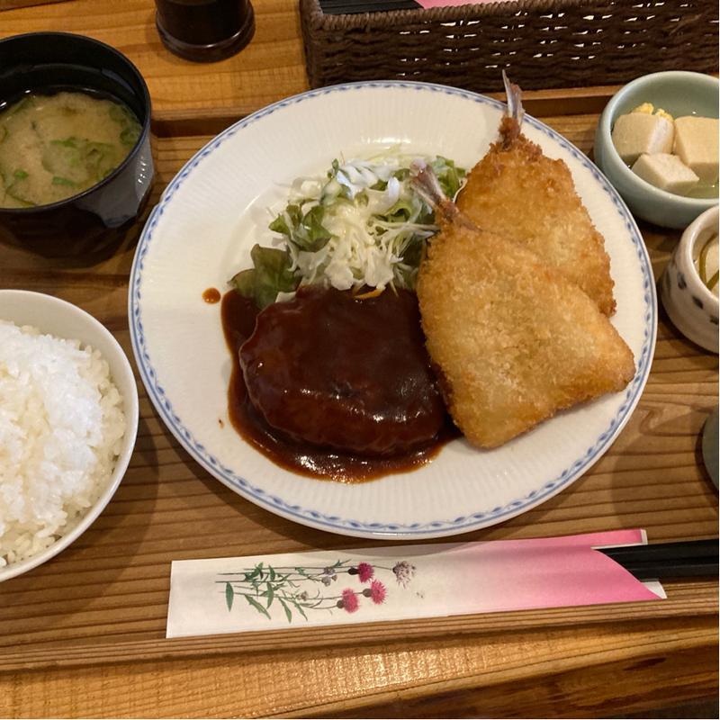 手作りハンバーグと鯵フライ定食(一八の食家)