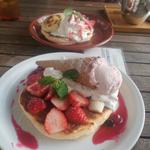 ワッフルパンケーキ ホイップ(MELLOW BROWN COFFEE さいたま新都心店)