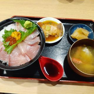 海鮮丼(群青)