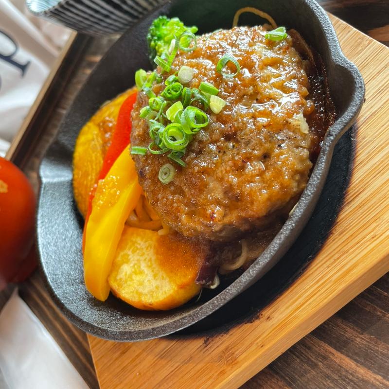 あつあつ鉄板具沢山ハンバーグ(食事処 桜道場)