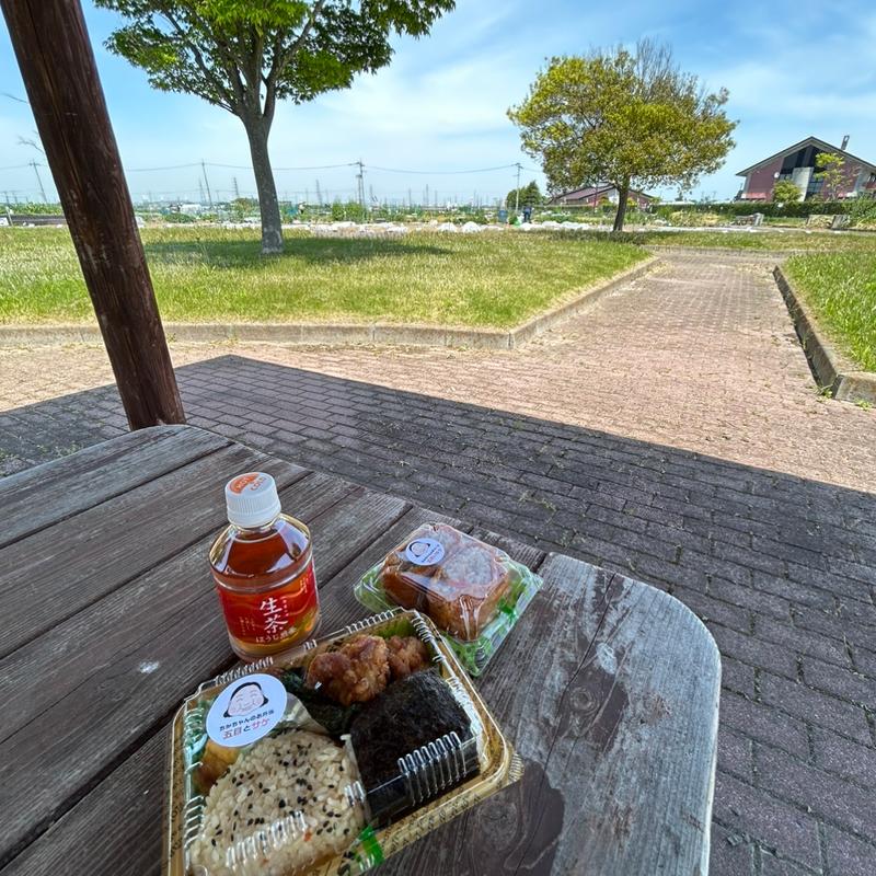 お弁当　五目とさけ(おにぎり茶屋 ちかちゃん)