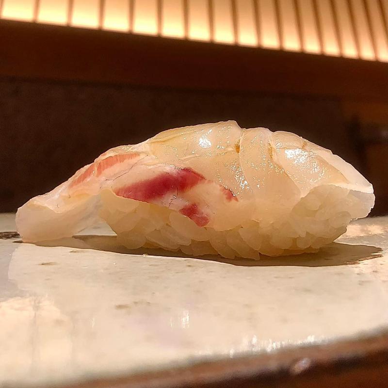 真鯛の昆布締め(鮨さいとう)