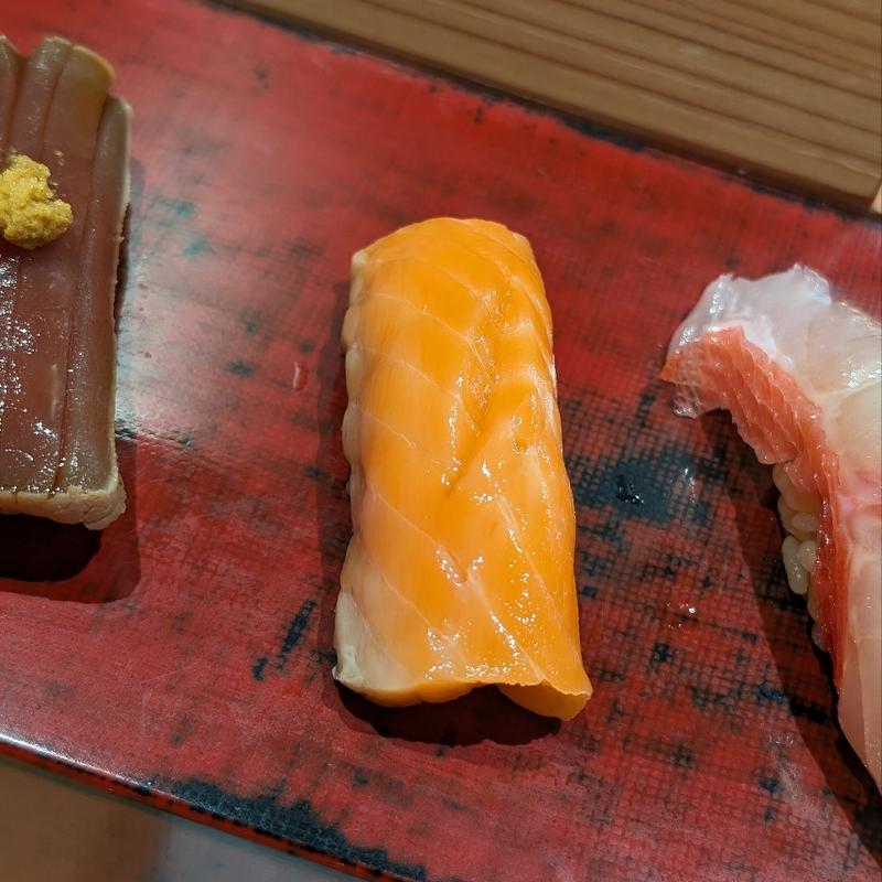 トロサーモン(すし 其一（スシ キイツ, KIITSU）)