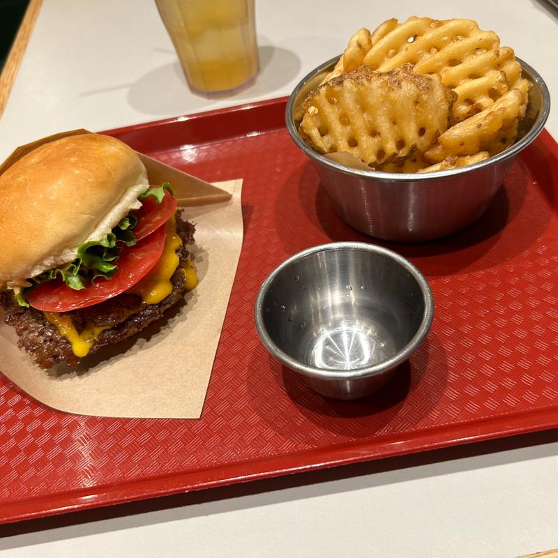 スマッシュチーズバーガー(ポテトセット)(CENTRAL BURGER SHOP)