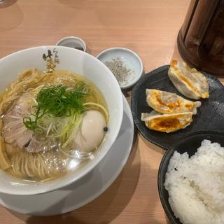 (らぁ麺 はやし田 国立店)