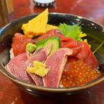 まぐろ漬かつをいくら丼