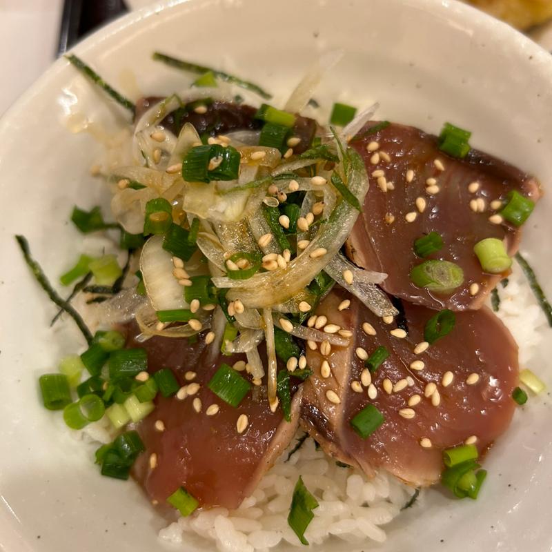 鰹のたたき丼(米久 イオンモール札幌平岡店 （よねきゅう）)