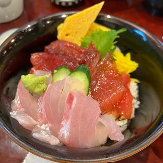 マグロ漬け真タイ丼(さかり寿司)