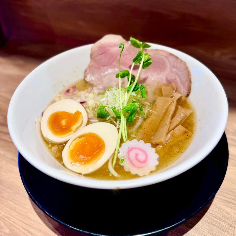 天然塩の中華そば 煮玉子入り(RAMEN LABO ウサギ＋)