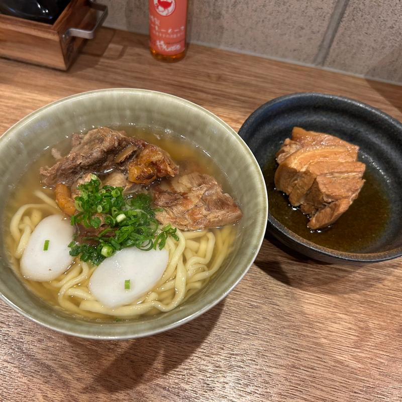 ソーキそば＋肉大盛り(沖縄料理 やんばる 新宿総本店)