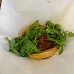 パクチー3倍チキンバーガー　グリーンカレー