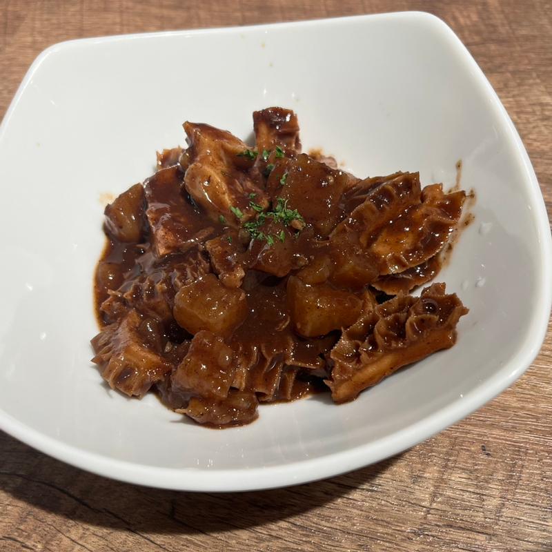 牛すじとトリッパの煮込み　赤ワイン八丁味噌ソース(フレンチ惣菜 赤白 KOHAKU)