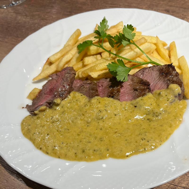 牛サーロインステーキ　ハーブバターソース(フレンチ惣菜 赤白 KOHAKU)