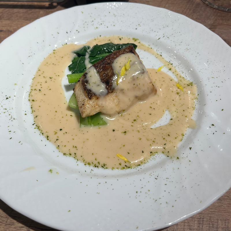 真鯛のポワレ　ソースヴァンブランあおさパウダー(フレンチ惣菜 赤白 KOHAKU)