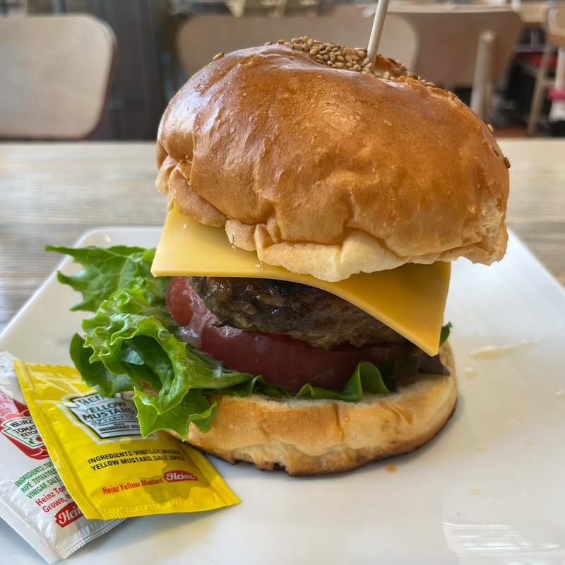 クラシックハンバーガー(オリジナルパンケーキハウス 吉祥寺店 （The Original PANCAKE HOUSE）)