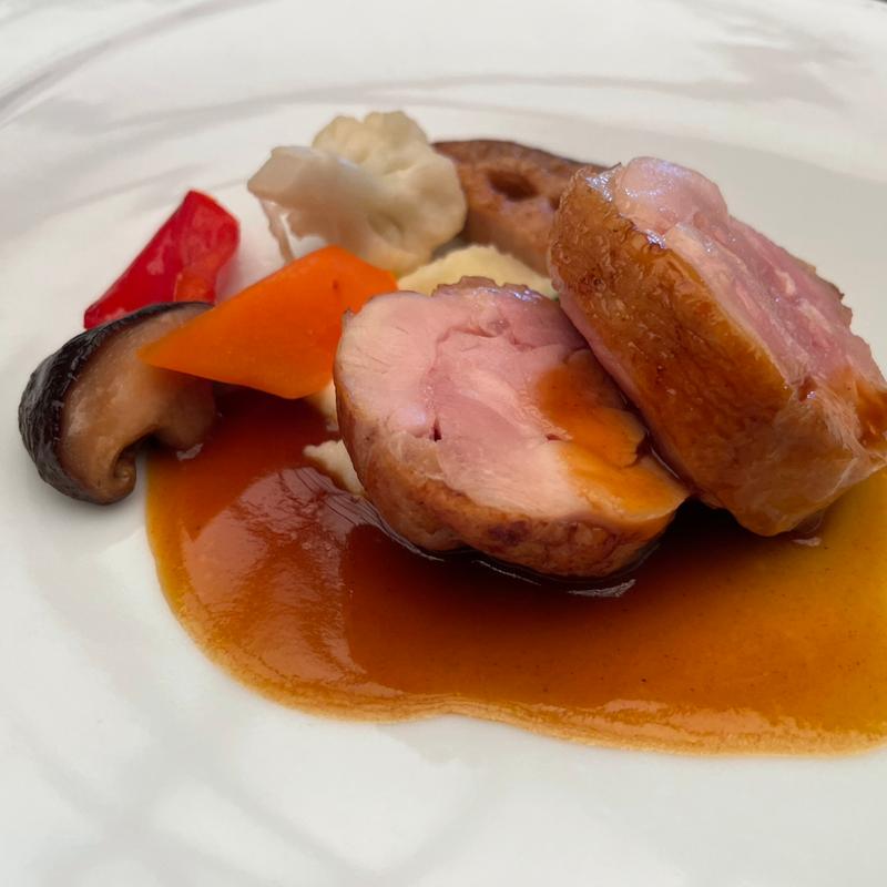 奥丹波地鶏もも肉のガランティーヌはちみつとシェリービネガーの香り(大阪城西の丸庭園 大阪迎賓館)
