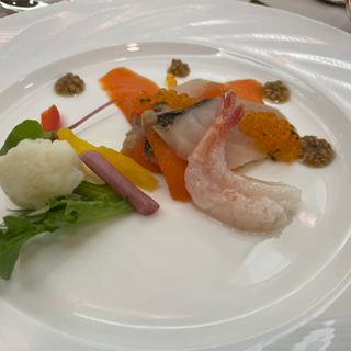 姫鯛とオマール海老、ムール貝のココット焼き ポロネーズソース