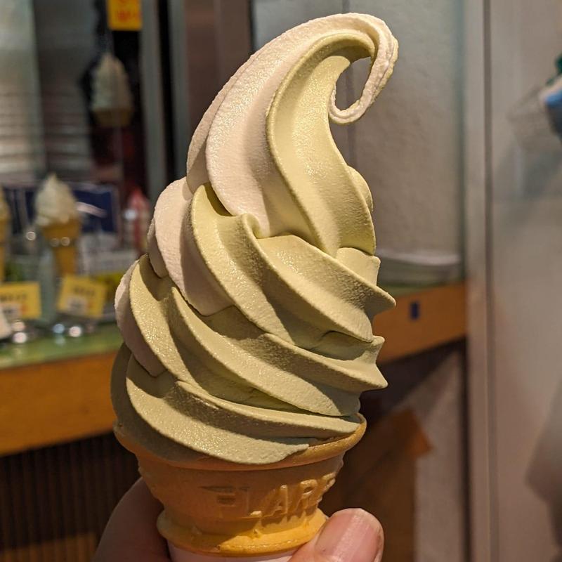 抹茶ミックスソフトクリーム(チロル)