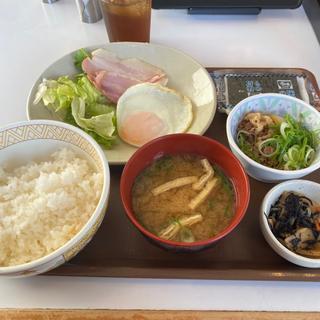 牛小鉢ベーコンエッグ朝食(すき家 富士柚木店 )