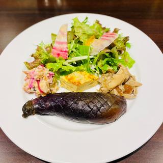 TANTO  前菜の4種と彩りサラダの盛り合わせ(イタリア料理と吉祥寺)