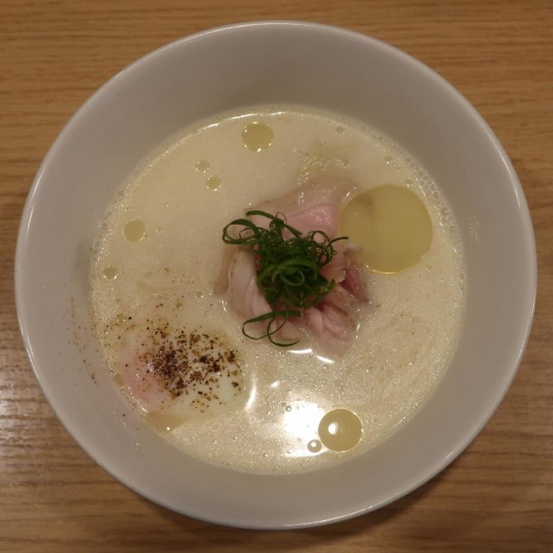 白トリュフオイル香る鶏白湯麺(らーめん MAIKAGURA)