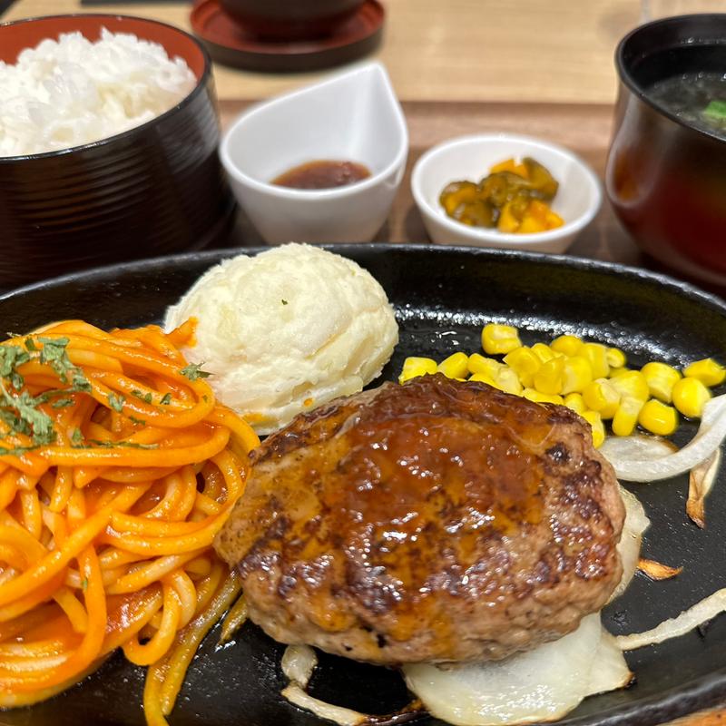 和風ハンバーグとナポリタンの定食(北海道キッチン YOSHIMI 横浜店)