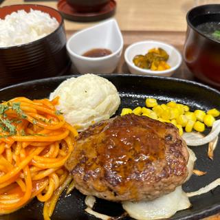 和風ハンバーグとナポリタンの定食(北海道キッチン YOSHIMI 横浜店)