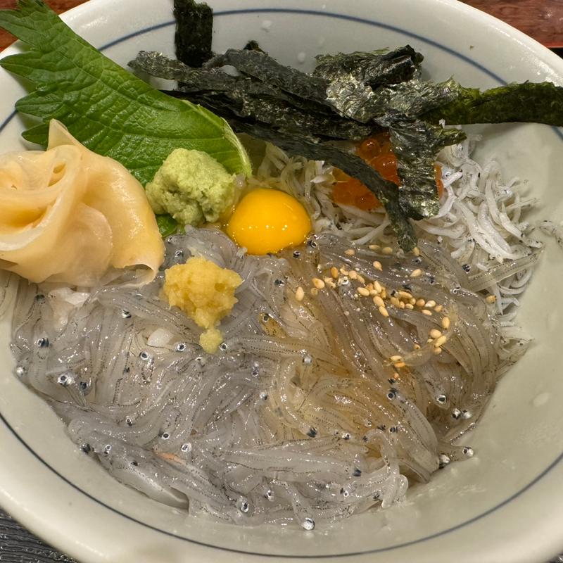 しらす三食丼(目利きの銀次　虎ノ門駅前店)
