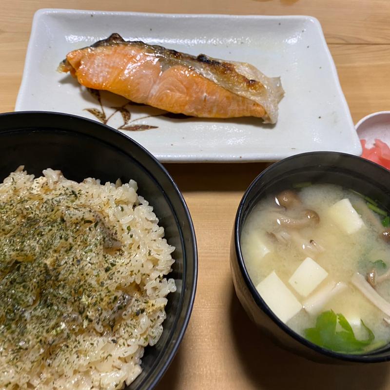 かやくご飯➕生鮭焼き➕白味噌汁（卵）(大黒 （だいこく）)