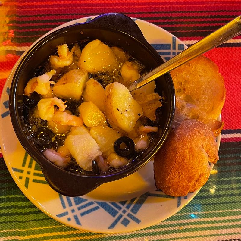 海老のアヒージョ(墨国回転鶏料理 福島店 )