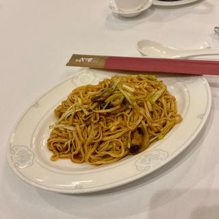 “伊府麺”の煮込み麺(家全七福酒家 Seventh Son)