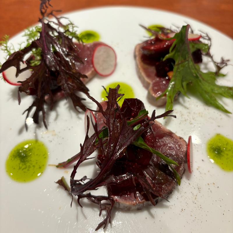 初カツオ　ビーツとアメリカンチェリーのサラダ仕立て(Libertemps)