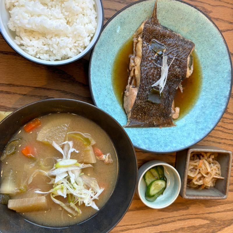 煮魚　マガレイ(ａｂｂａ ｃａｆｅ（アバカフェ）)