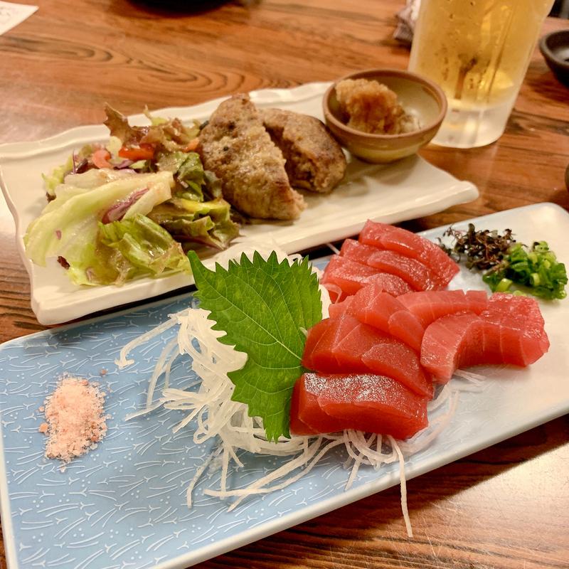 手作りハンバーグとマグロのお刺身(古民家 まめの木)